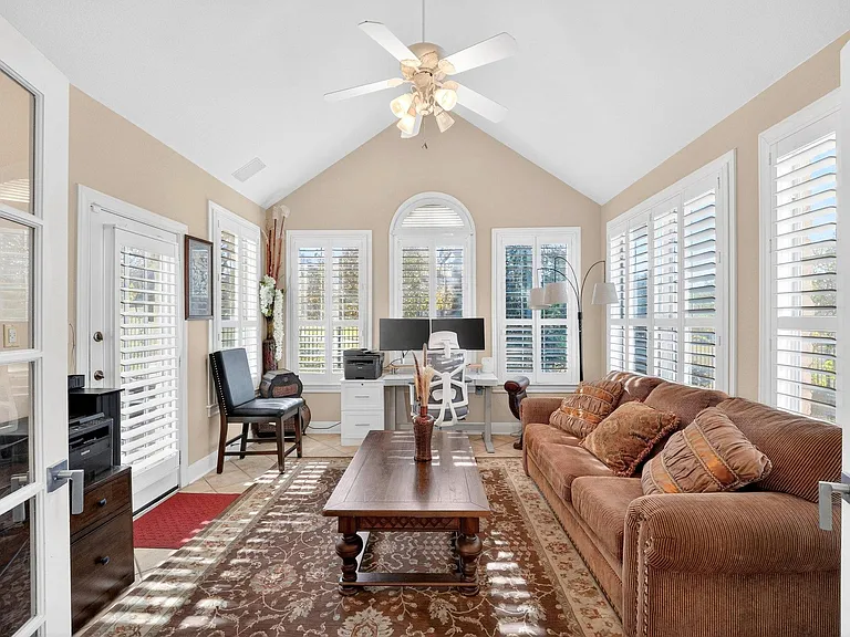 Hilton Head Dr — Photo 33