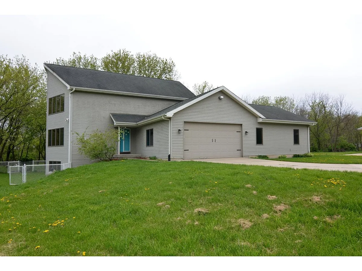 Building Photo - 4805 Schneider Dr