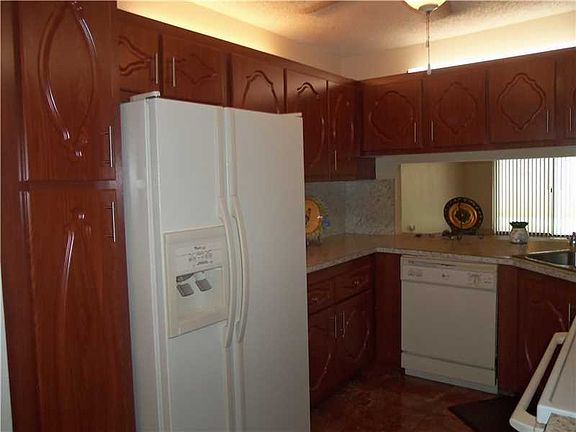 4th image of 405 NW 214th St APT 106