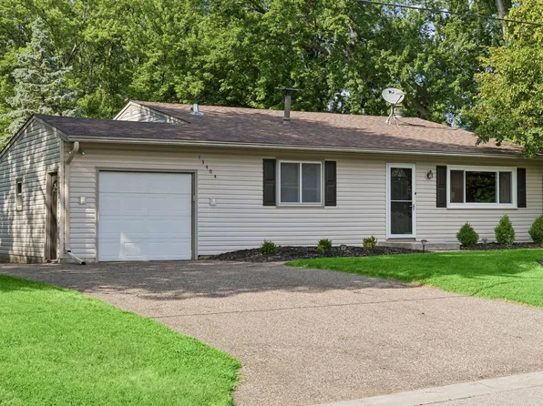 13404 Arthur St W, Minnetonka, MN 55305