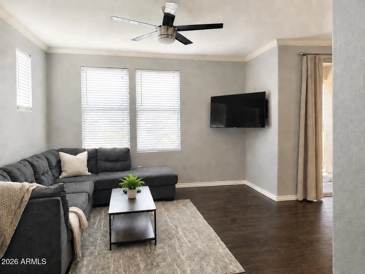 1 bed, 1.0 bath, 828 sqft, $1,950 — Photo 2