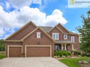 16545 S Woodstone Dr, Olathe, KS 66062