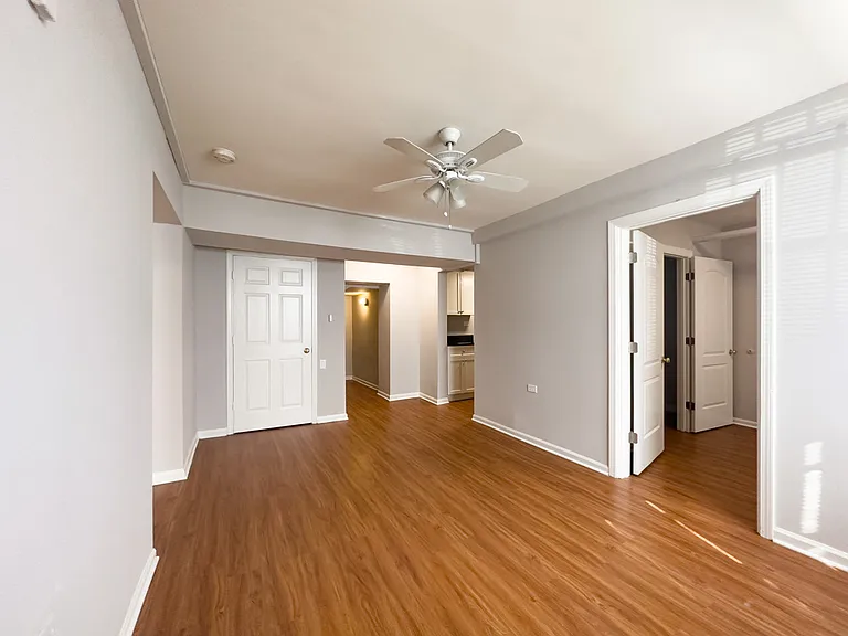 5748 N Winthrop Ave #100 — Photo 8