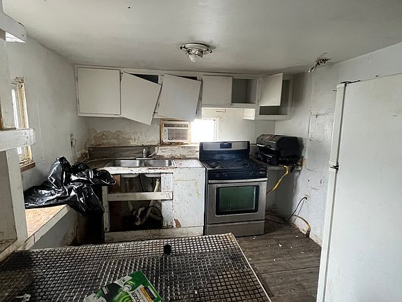3rd image of 2825 SE 14th St #15
