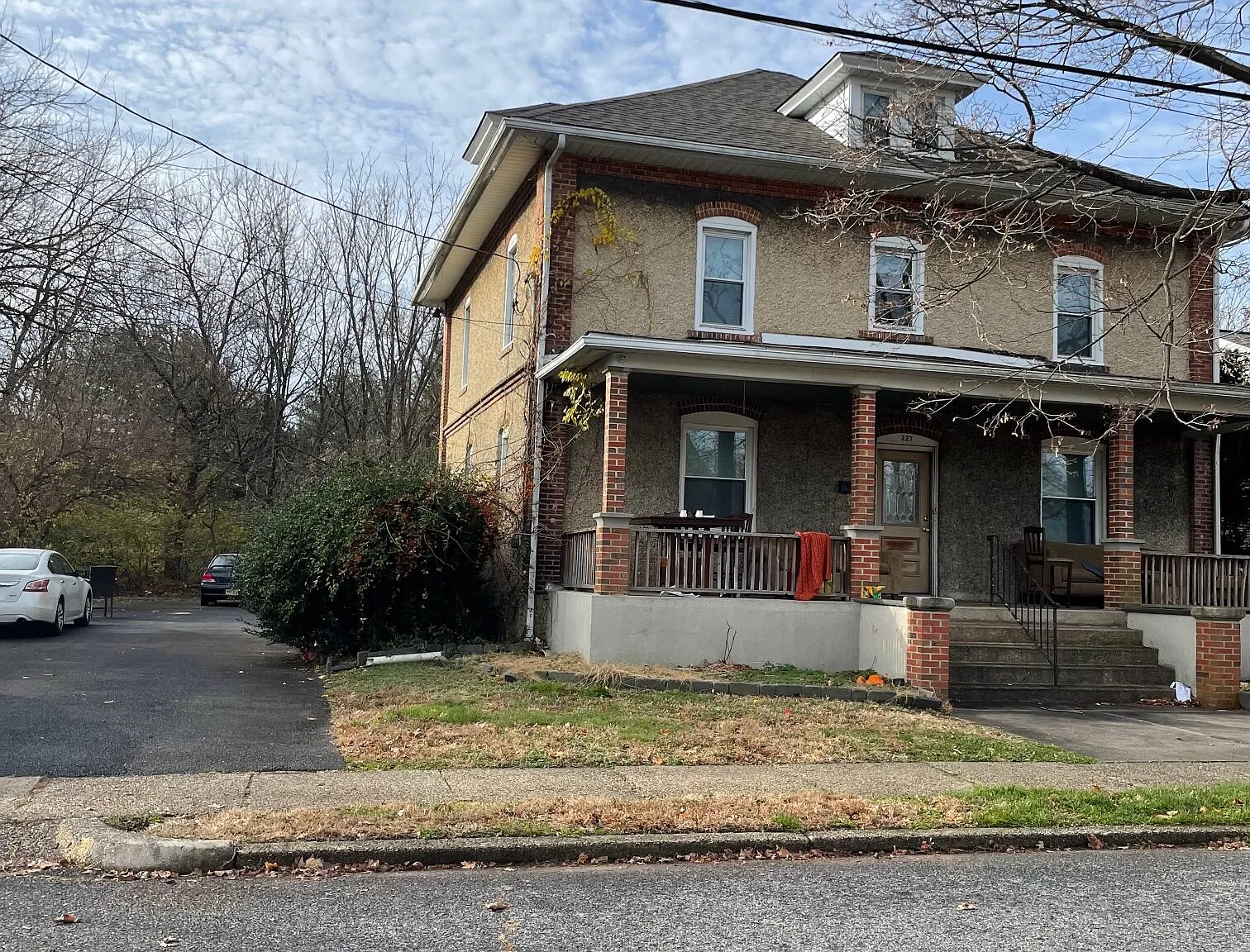 6 bed, 2200 sqft, $3,900 — Photo 1