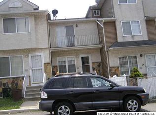 419 Skyline Dr, Staten Island, NY 10304