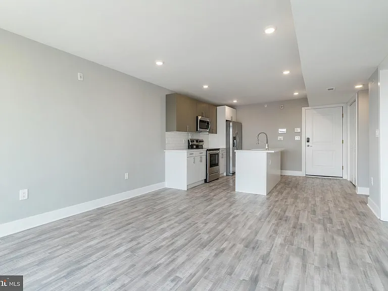 2500 N Mascher St #14 — Photo 11