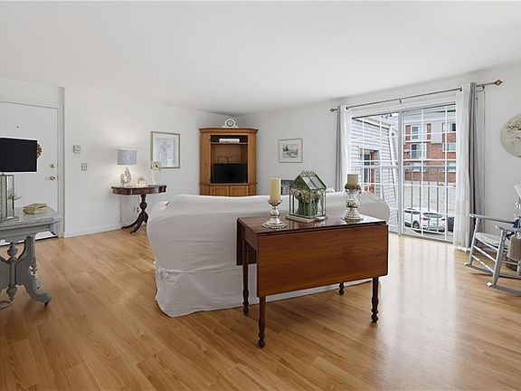 2nd image of 300 Smithfield Rd APT 1-9