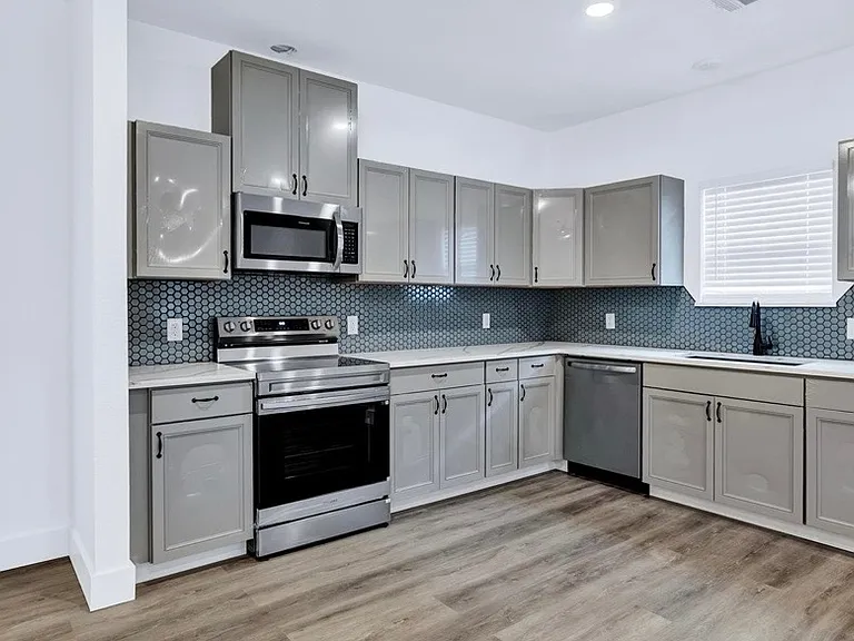 1027 W Coffin St — Photo 4