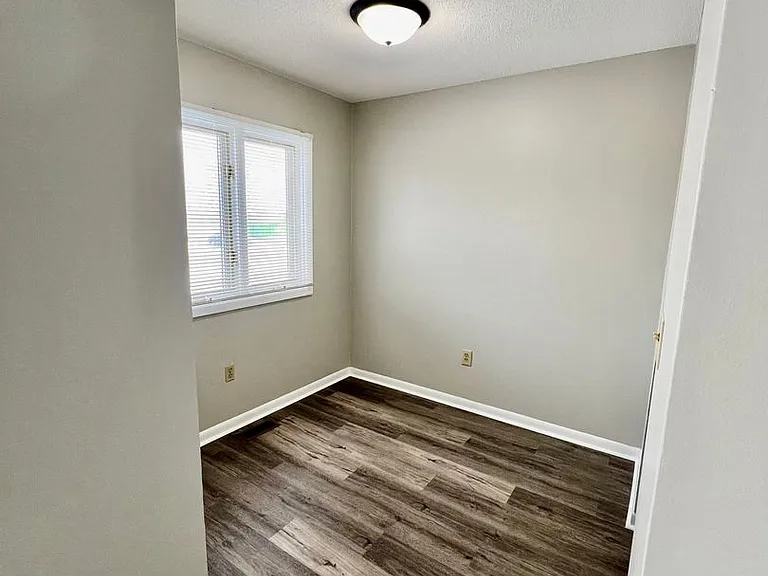 Thompson Apartments — Photo 13