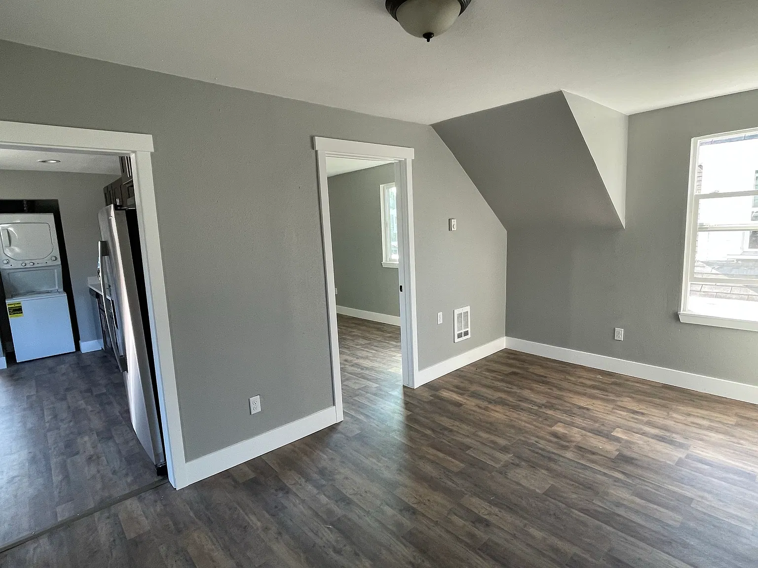 813 & B E S St — Photo 3