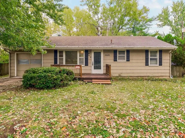 11621 McKinley Dr, Kansas City, MO 64134