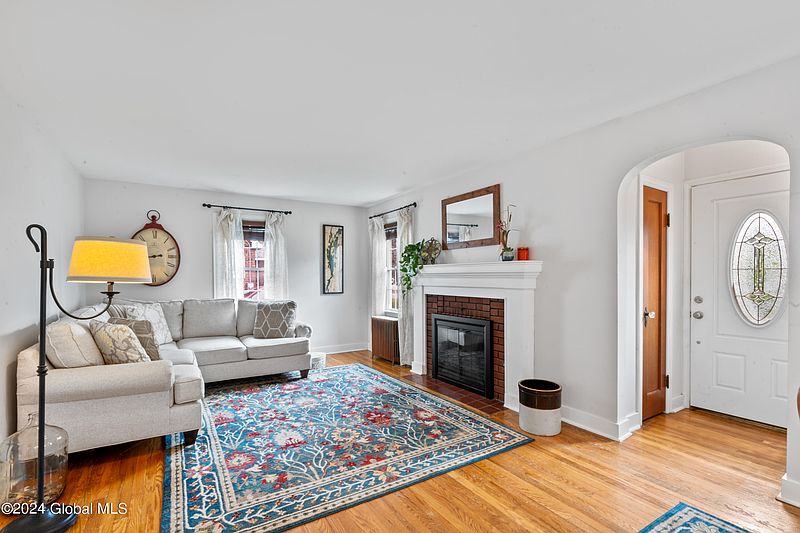 3rd image of 2128 Ferguson Street