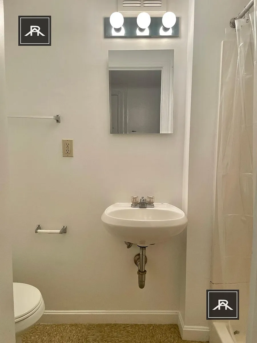 Building Photo - 1079 Beacon St #6