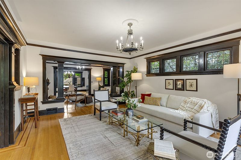 3rd image of 1000 15th Avenue E