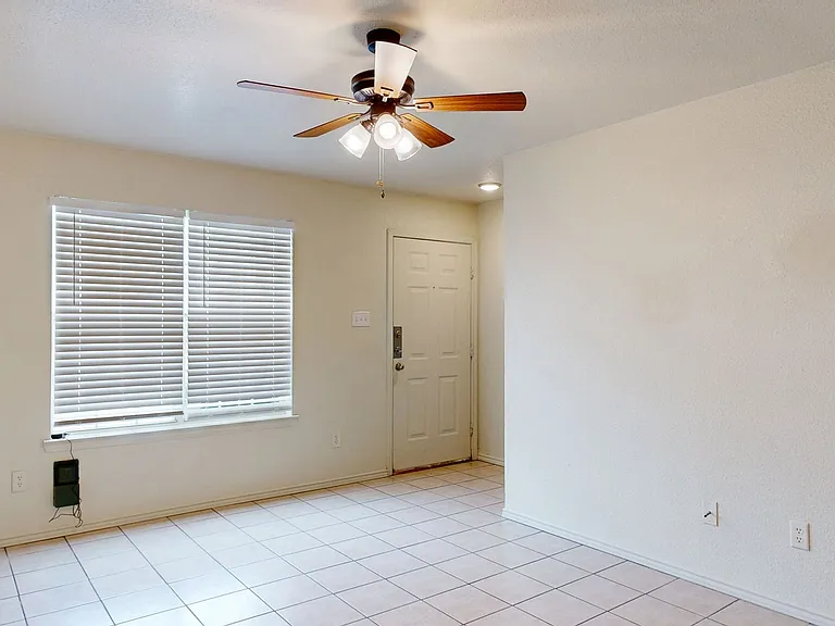 2806 Kerrville Ct #B — Photo 4