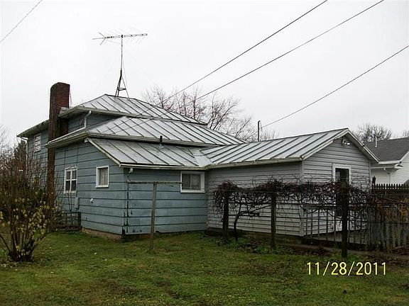 2nd image of 207 N Adams St