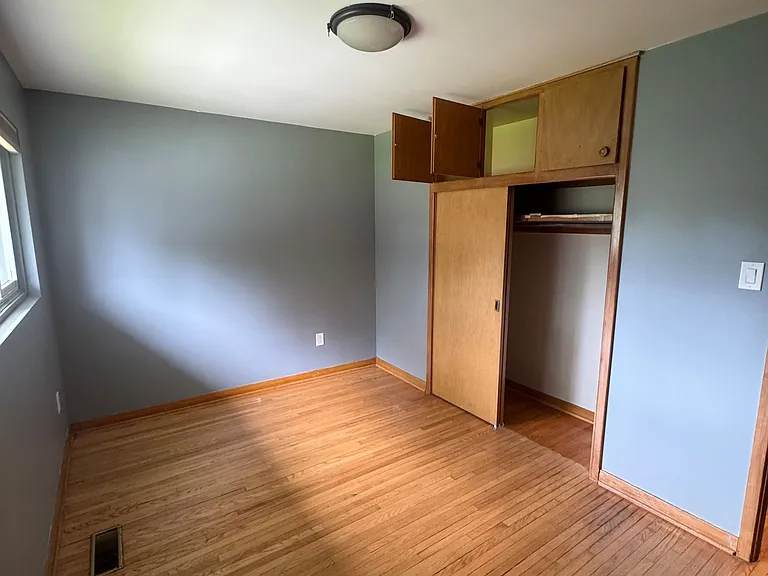 100 Susan Ave — Photo 6