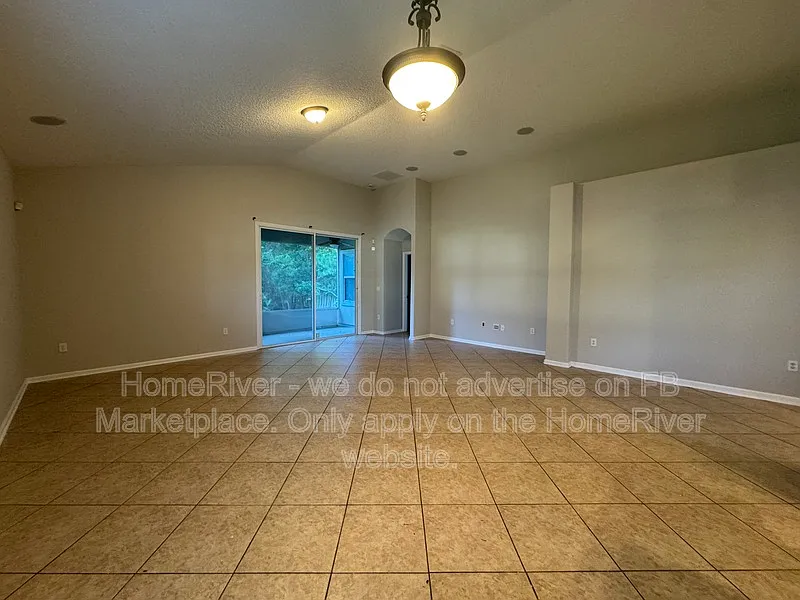 4 bed, 3.0 bath, 2357 sqft, $2,395 — Photo 4