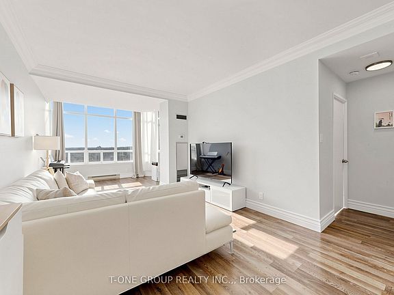 3rd image of 22 Clarissa Dr #Penthouse 6