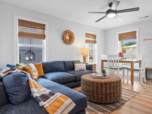 318 Charlotte Ave, Carolina Beach, NC
