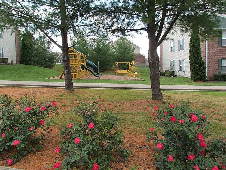 COLONIAL GARDENS APARTMENTS — Photo 13