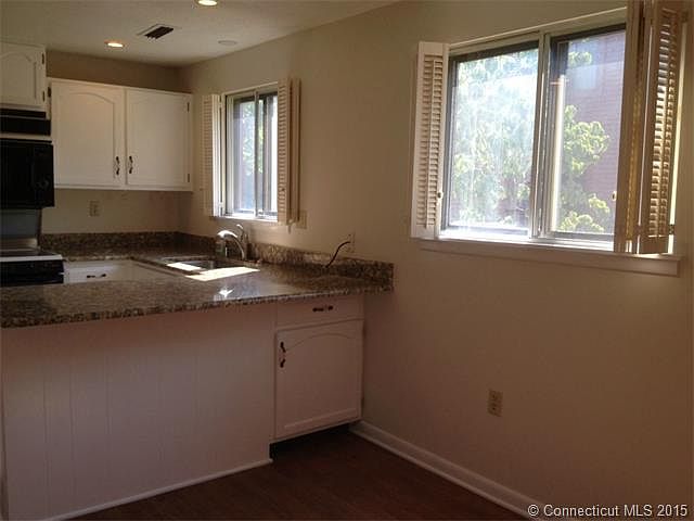 1st image of 320 Hollister Way W #320