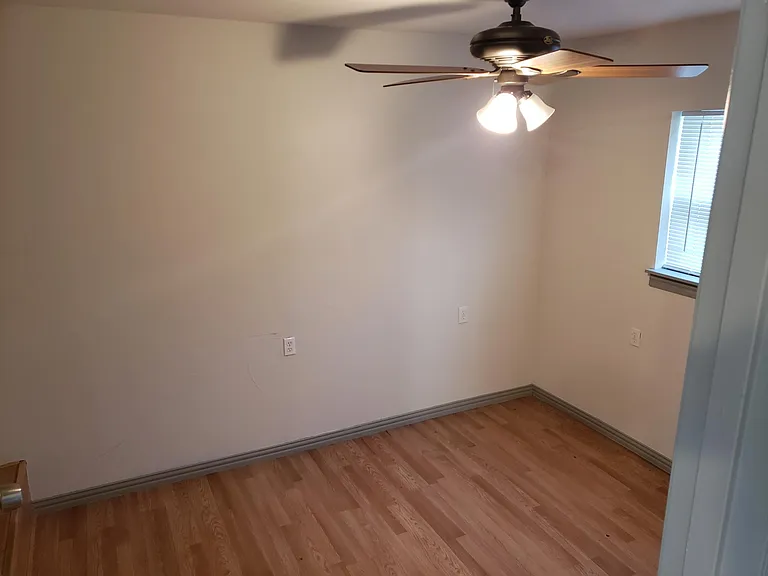 208 Fairview St — Photo 6