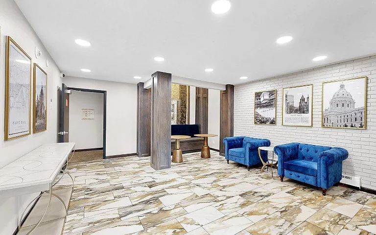 Chateau Apartments — Photo 15