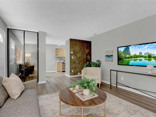 135 Feller Drive #135, Central Islip, NY 11722