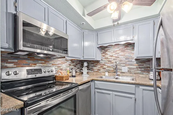 2 bed, 840 sqft, $1,300 — Photo 4