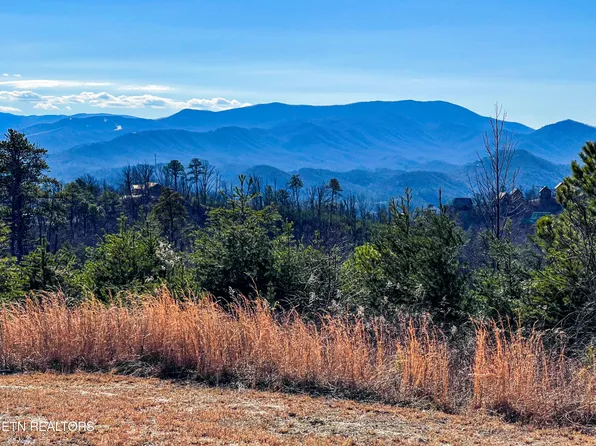 2023 Starr Crest Dr, Sevierville, TN 37876