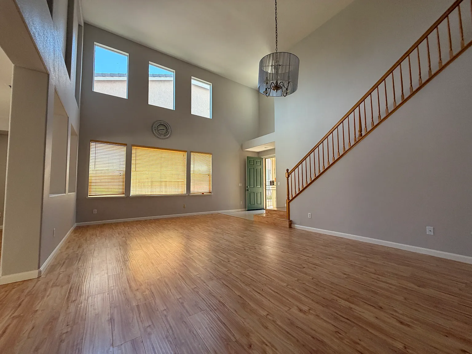 5 bed, 2494 sqft, $3,100 — Photo 3