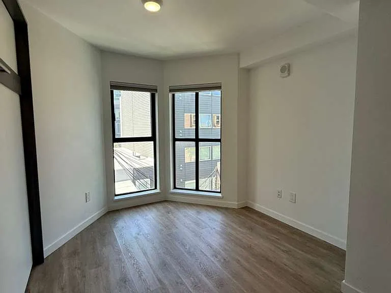 1532 Howard St #402 — Photo 5