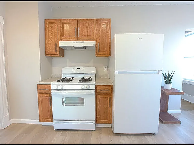 31 Florence St #3 — Photo 5