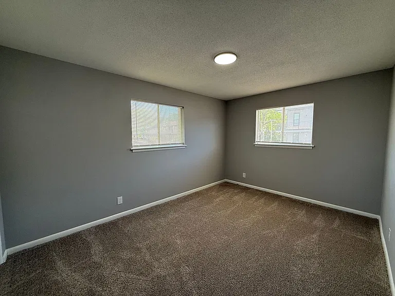 5811 Maple St — Photo 15