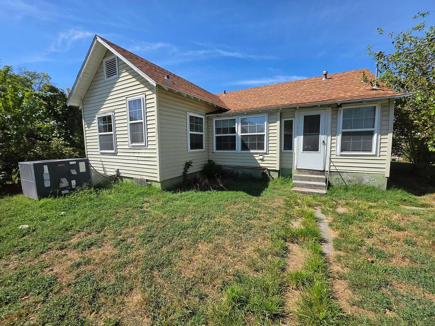 3 Bedroom / 2 Bathroom House In Joplin Mo — Photo 2
