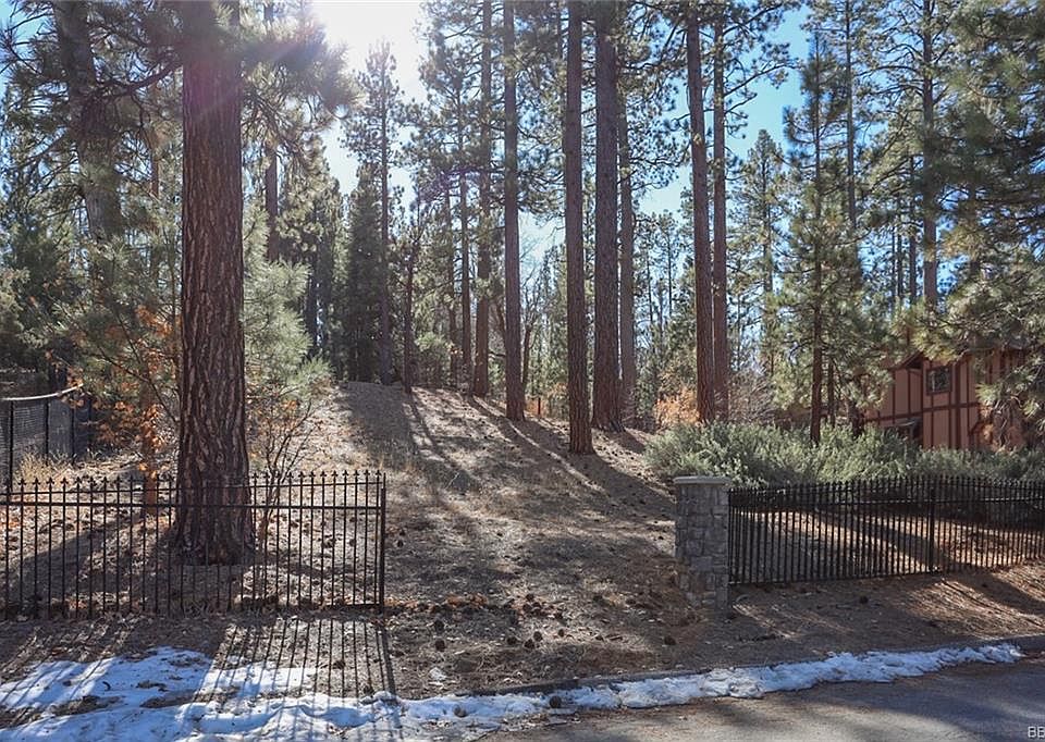 1st image of 42325 Evergreen Dr