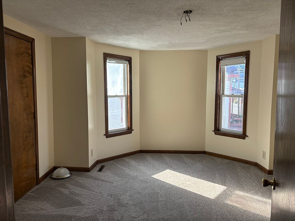 2nd image of 419 Bay St APT 2