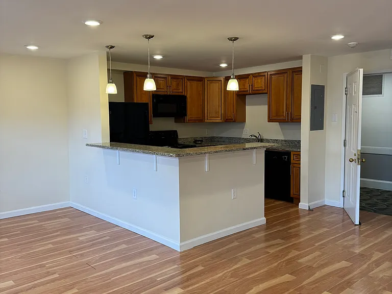 751 Highland Ave — Photo 33