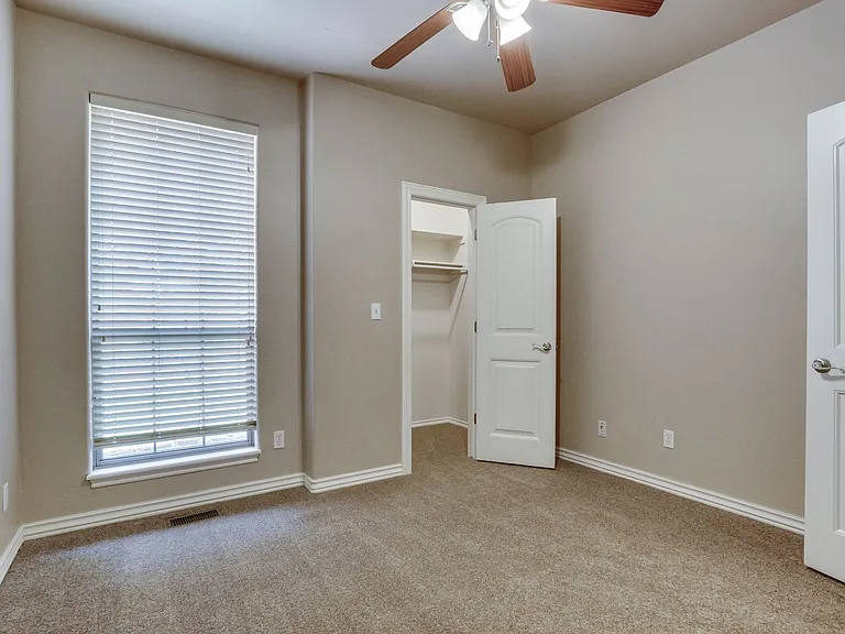 3341 Heritage Green Cir — Photo 44