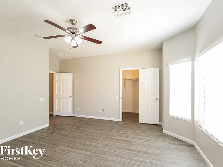 5229 W Shumway Farm Rd — Photo 9