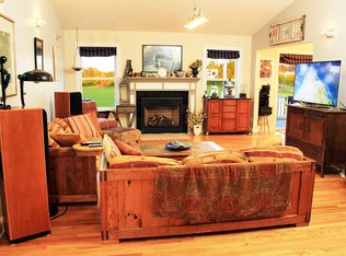 2060 Whisper Ridge Dr, Chittenango, NY 13037