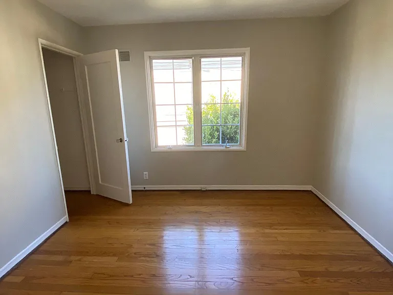 1155 Broadway #C — Photo 3