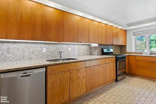 Rented by Brown Harris Stevens | media 12