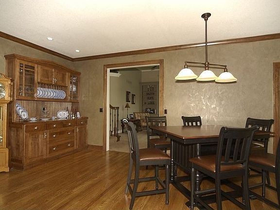 5th image of 6175 N White Oak Dr