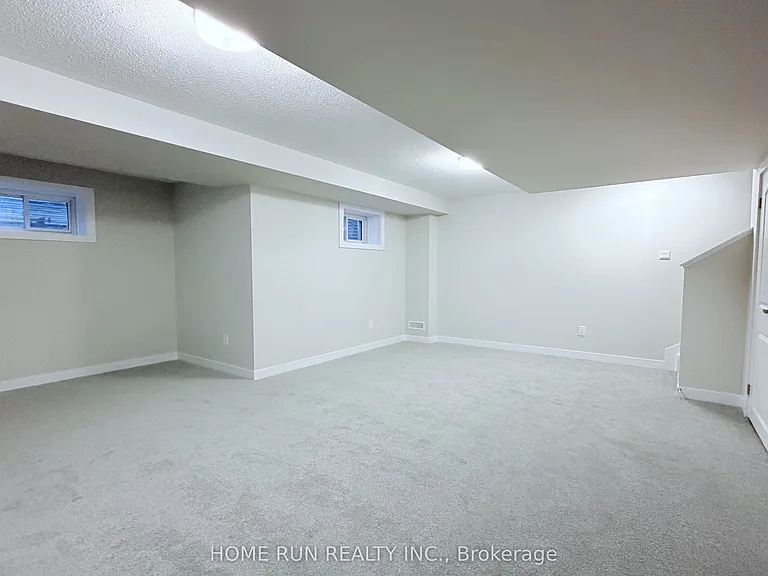 381 Les Emmerson Dr — Photo 18