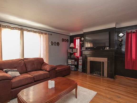 4th image of 15610 Lydian Ave