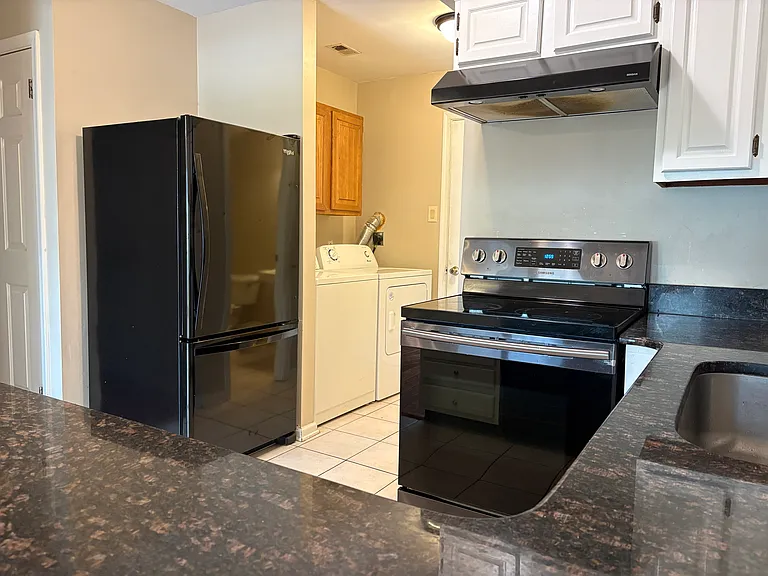 323 Milford Ct — Photo 12