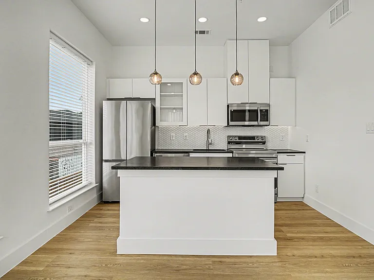 2217 N Fitzhugh Ave #205 — Photo 13